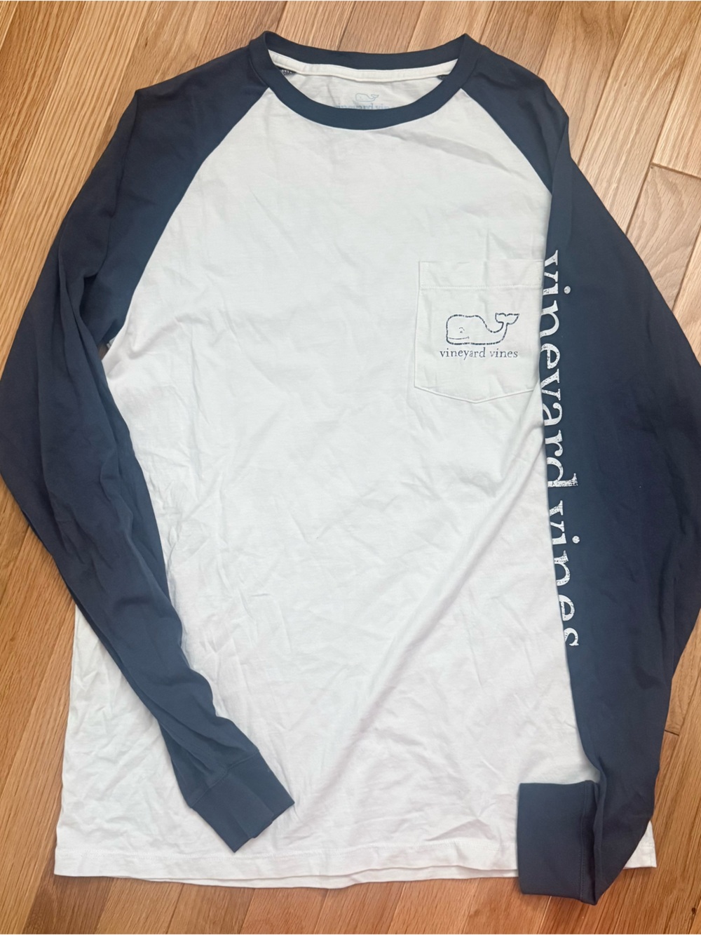 Like New! Vineyard Vines Navy Sleeve White Body Whale Pocket Long Sleeve